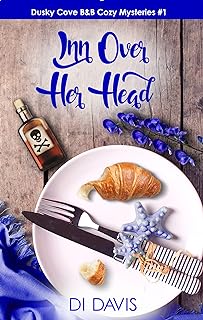 Inn Over Her Head (Dusky Cove B&B Cozy Mysteries Book 1) (English Edition)  